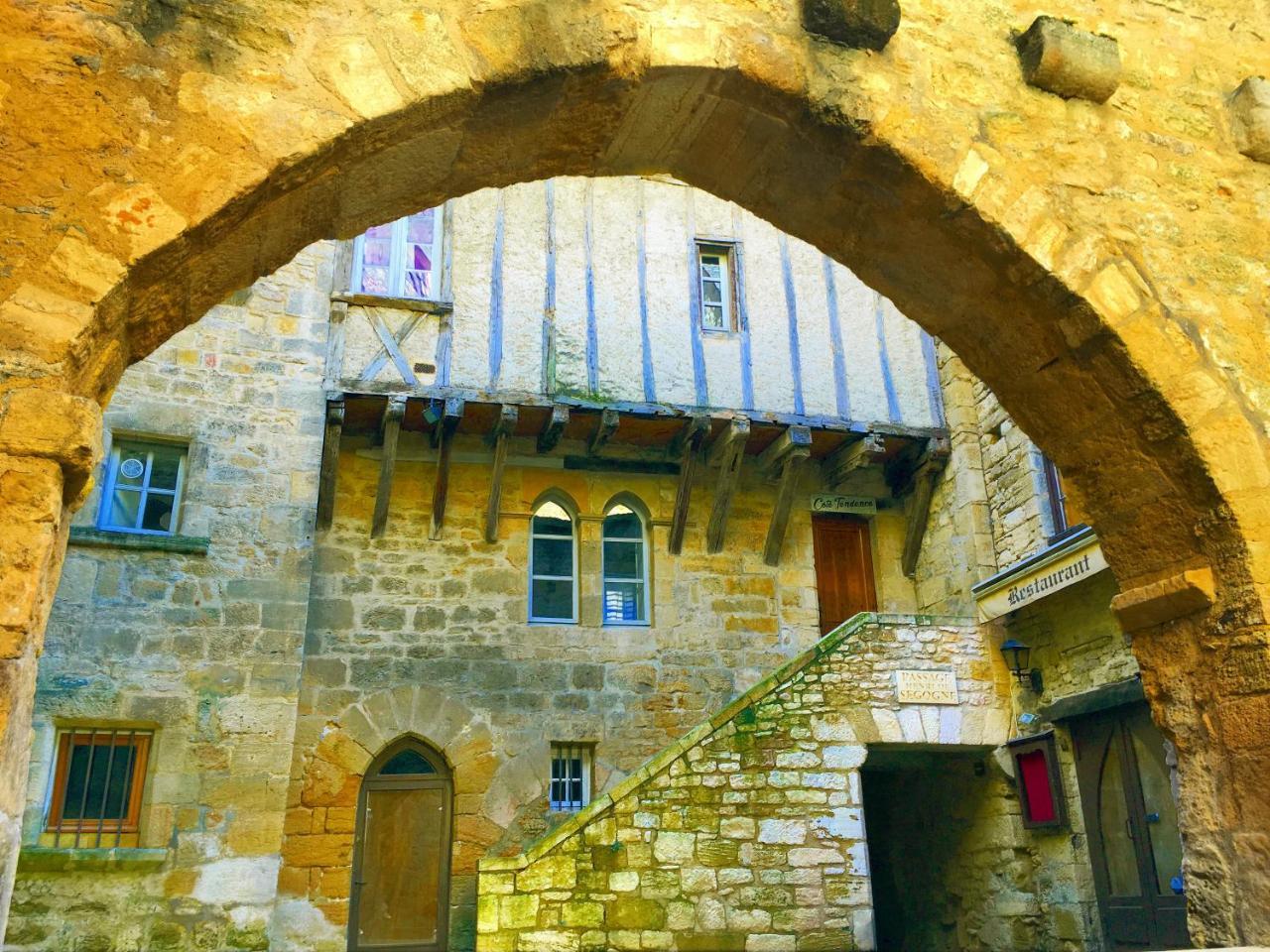 Gîtes Sibémol Simeyrols Extérieur photo